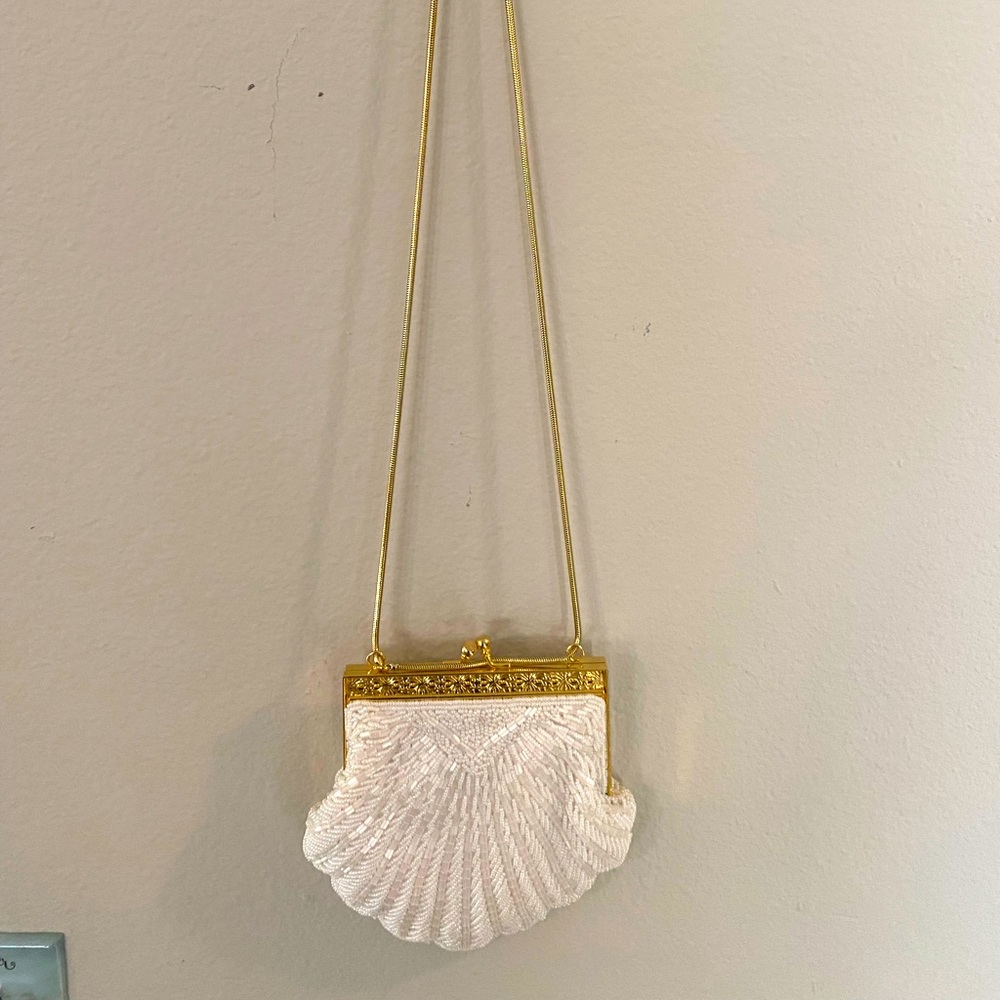Vintage 1950s Ed B. Robinson beaded clamshell handbag (ivory/ white)